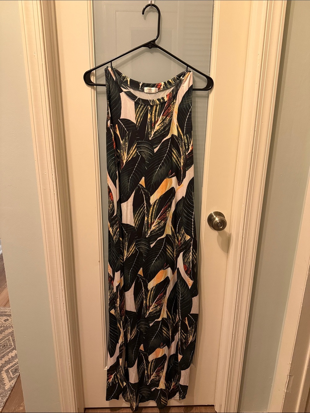 Sleeveless Tropical Leaf Maxi Dress in Black & Green